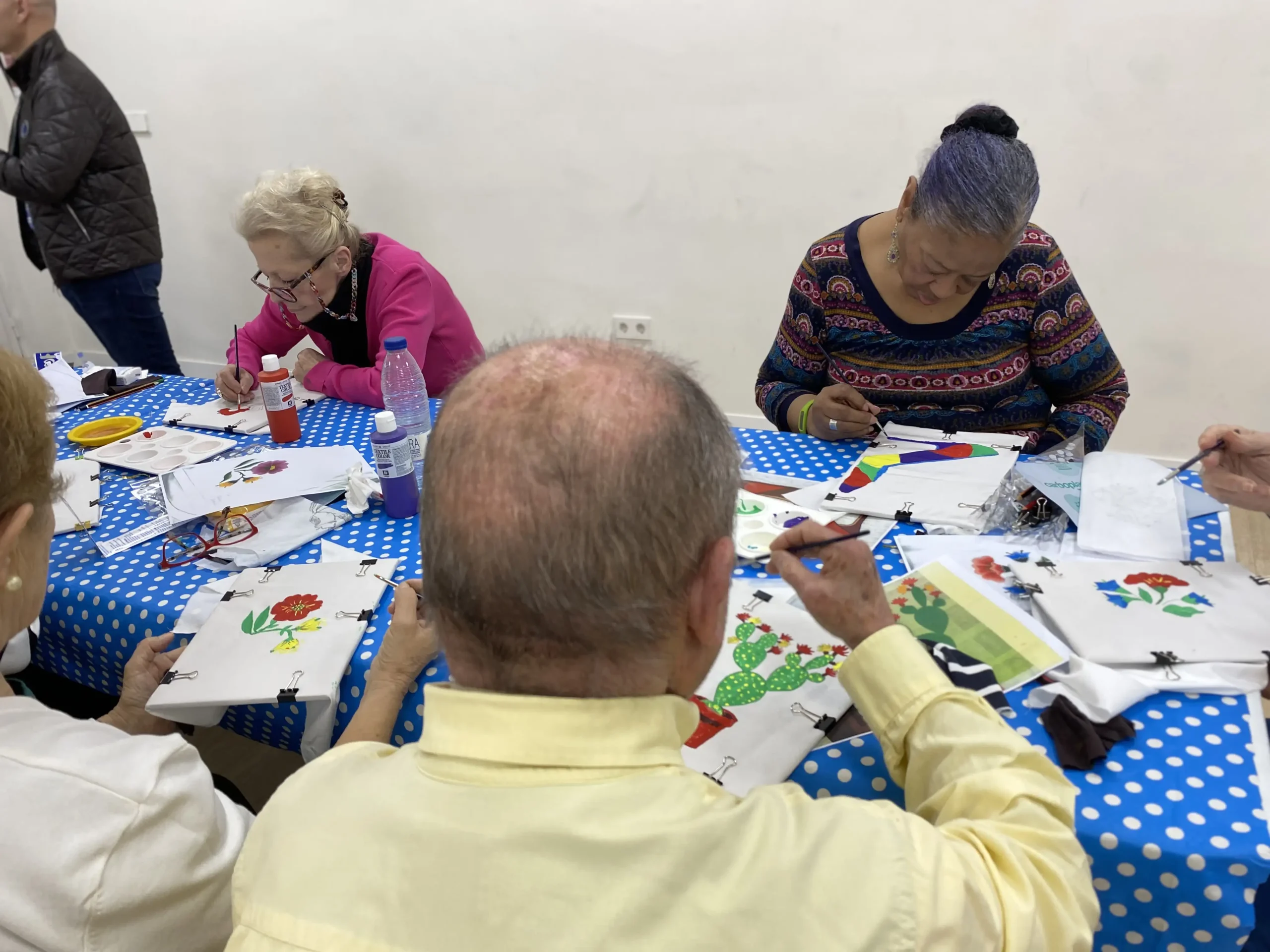 Pintura con Higinia y baile con Sabin