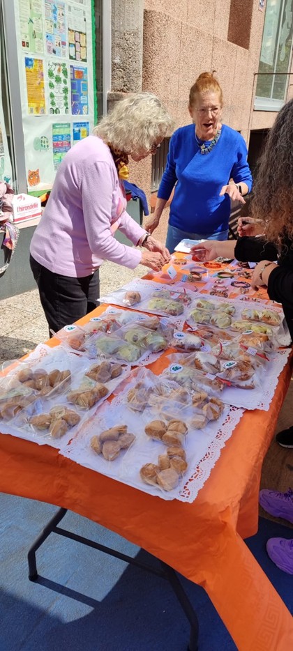 🍩 Rosquillas con corazón: Amular en el mercadillo solidario de San Isidro