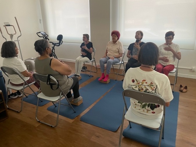 Comienzan las clases de yoga oncológico en AMULAR con una gran acogida