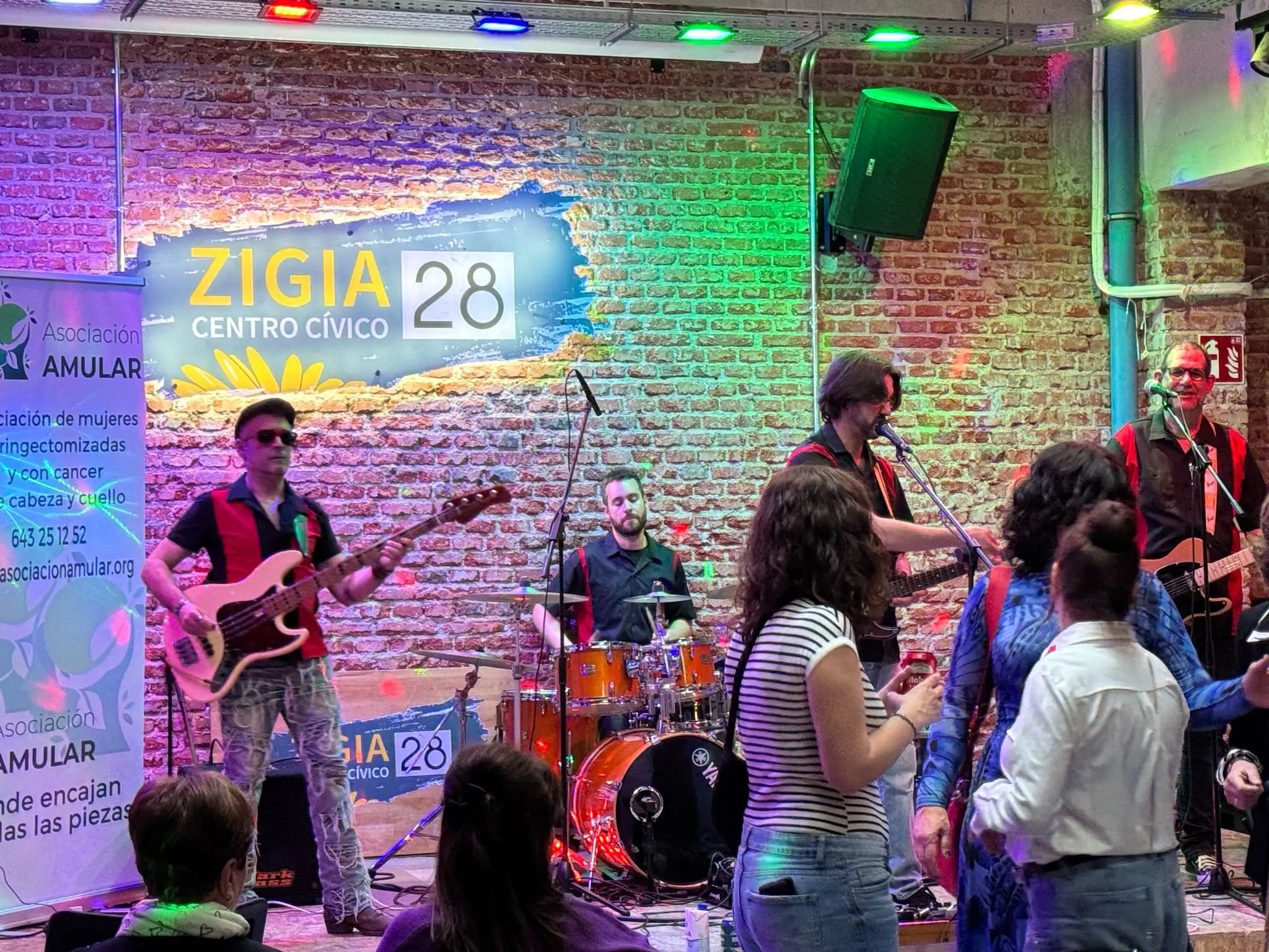 Concierto solidario de The Cannivals Swans: una noche inolvidable de música y apoyo a AMULAR